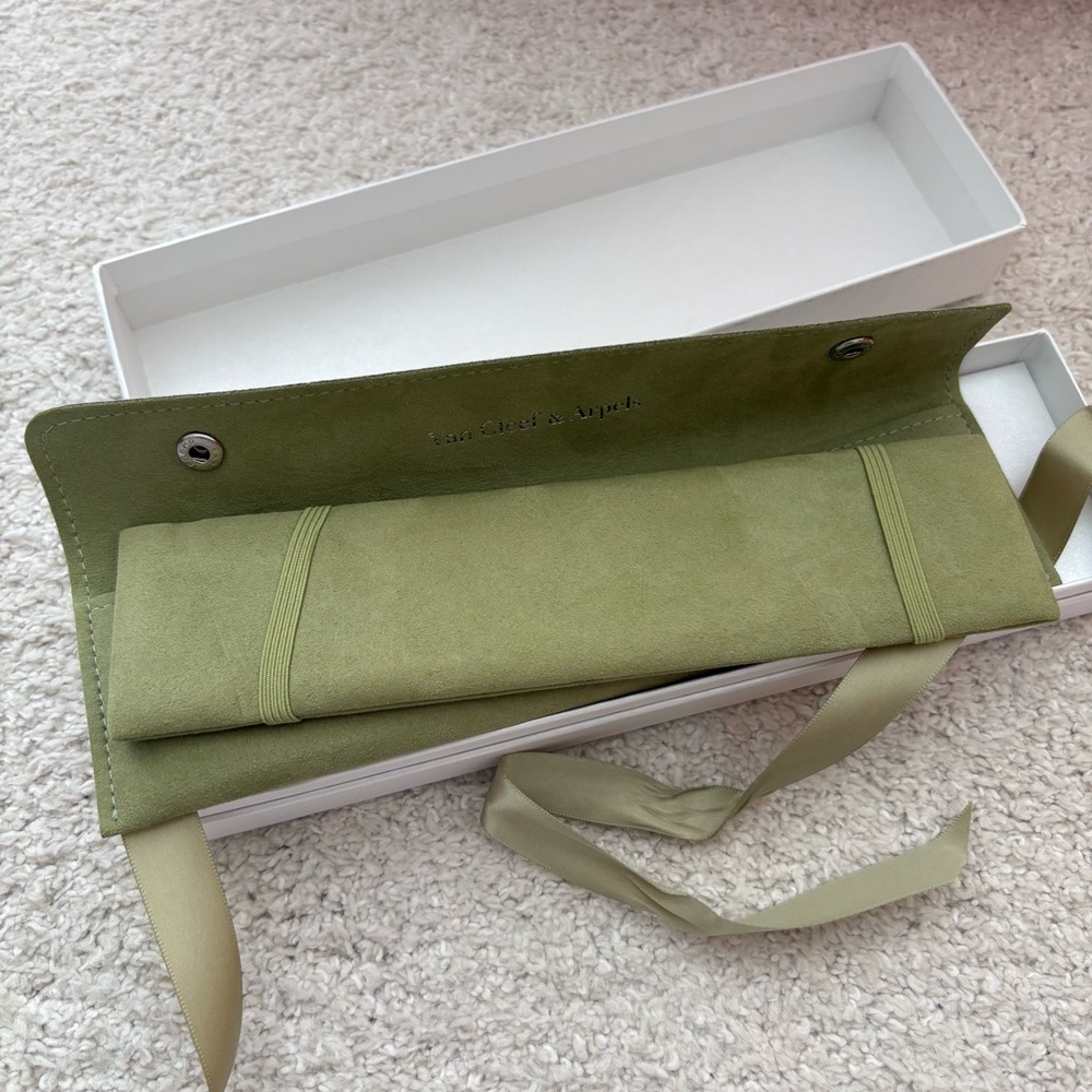 Authentic Van Cleef & Arpels Green Jewelry Pouch - image 3